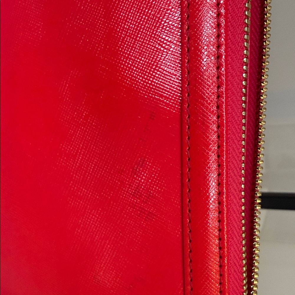 MCM Vintage Red Leather Shoulder Bag with Gold toned Chain - Picture 16 of 16